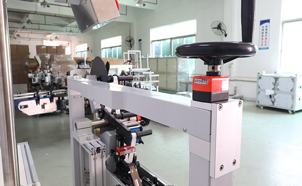 不干膠貼標(biāo)機