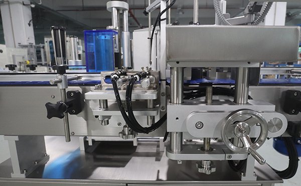 全自動(dòng)圓瓶貼標(biāo)機(jī),貼標(biāo)機(jī)設(shè)備,全自動(dòng)貼標(biāo)機(jī)