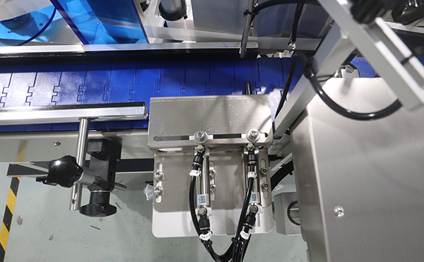 圓瓶貼標機,自動貼標機,貼標機廠家