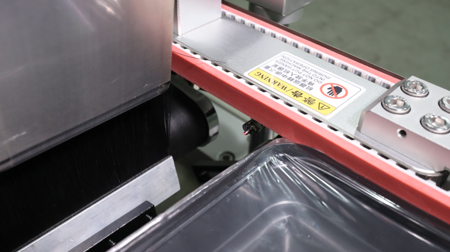 全自動轉(zhuǎn)角貼標機,轉(zhuǎn)角貼標機設(shè)備,全自動不干膠貼標機廠家,佼佼者