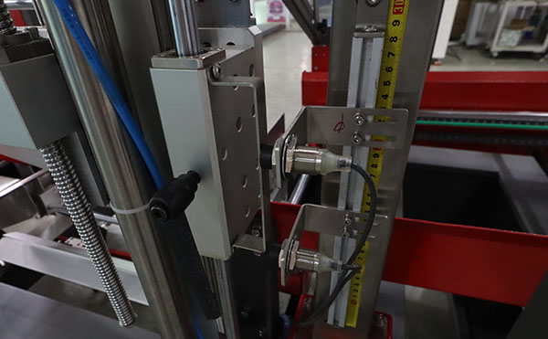 角邊全自動封箱機,封箱機設(shè)備,封箱包裝機生產(chǎn)廠家