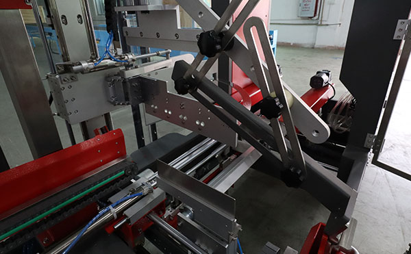 角邊全自動(dòng)封箱機(jī),全自動(dòng)封箱機(jī),封箱機(jī),佼佼者自動(dòng)化包裝機(jī)生產(chǎn)廠(chǎng)家