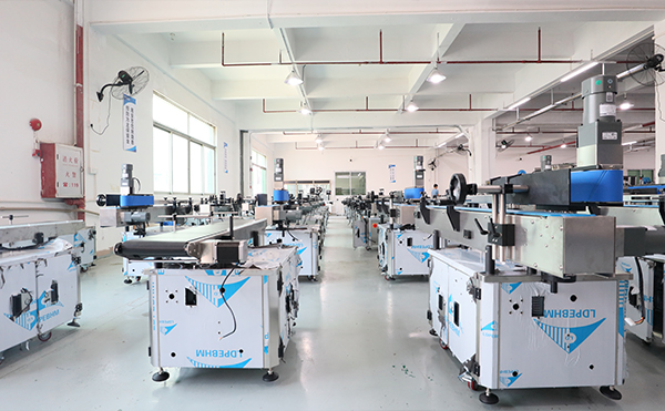 側面貼標機,貼標機廠家,不干膠自動貼標機